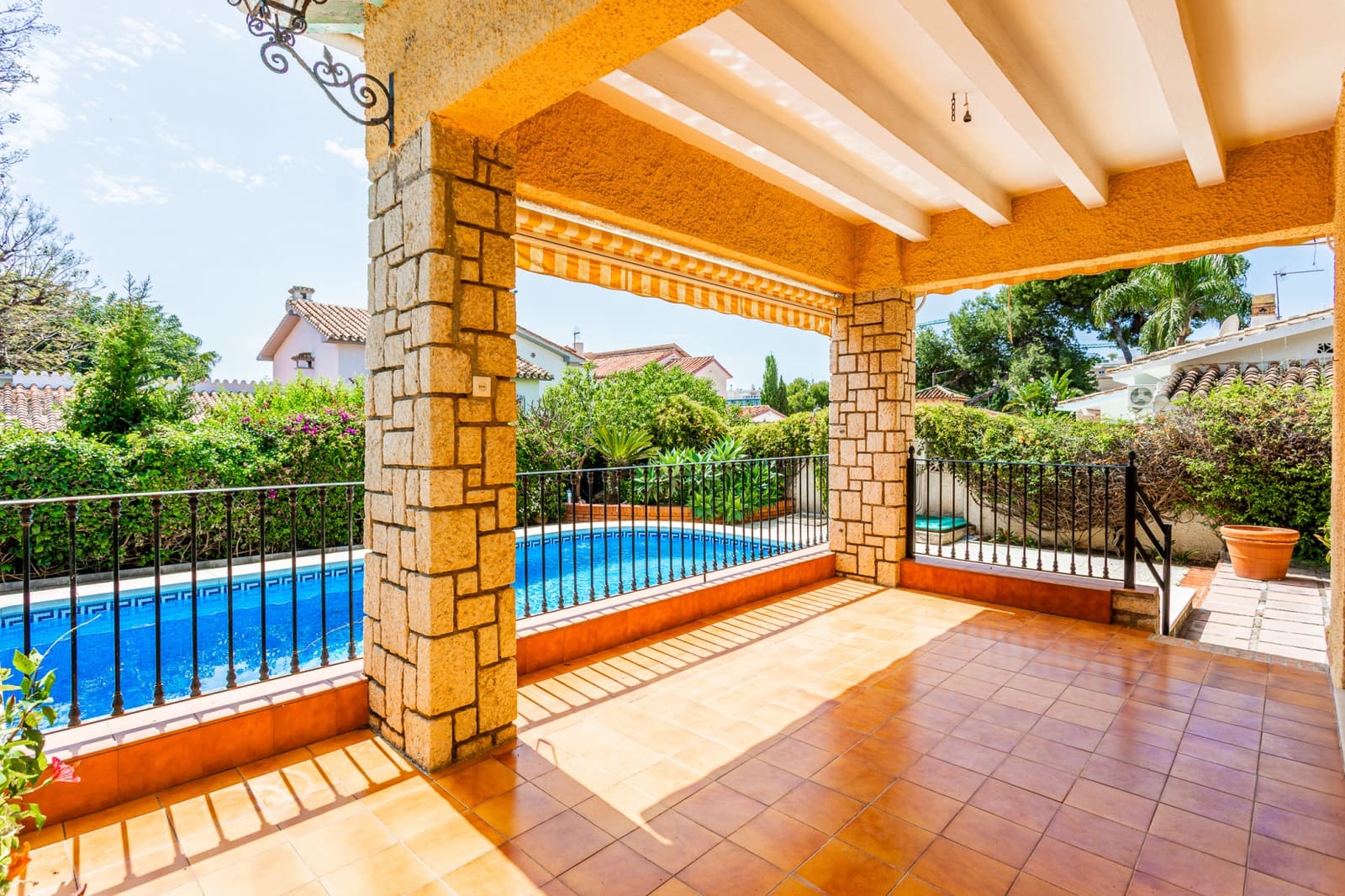 8 slaapkamer Villa te koop in Benalmadena Costa met zwembad - € 1.100.000 (Ref: 8956565)
