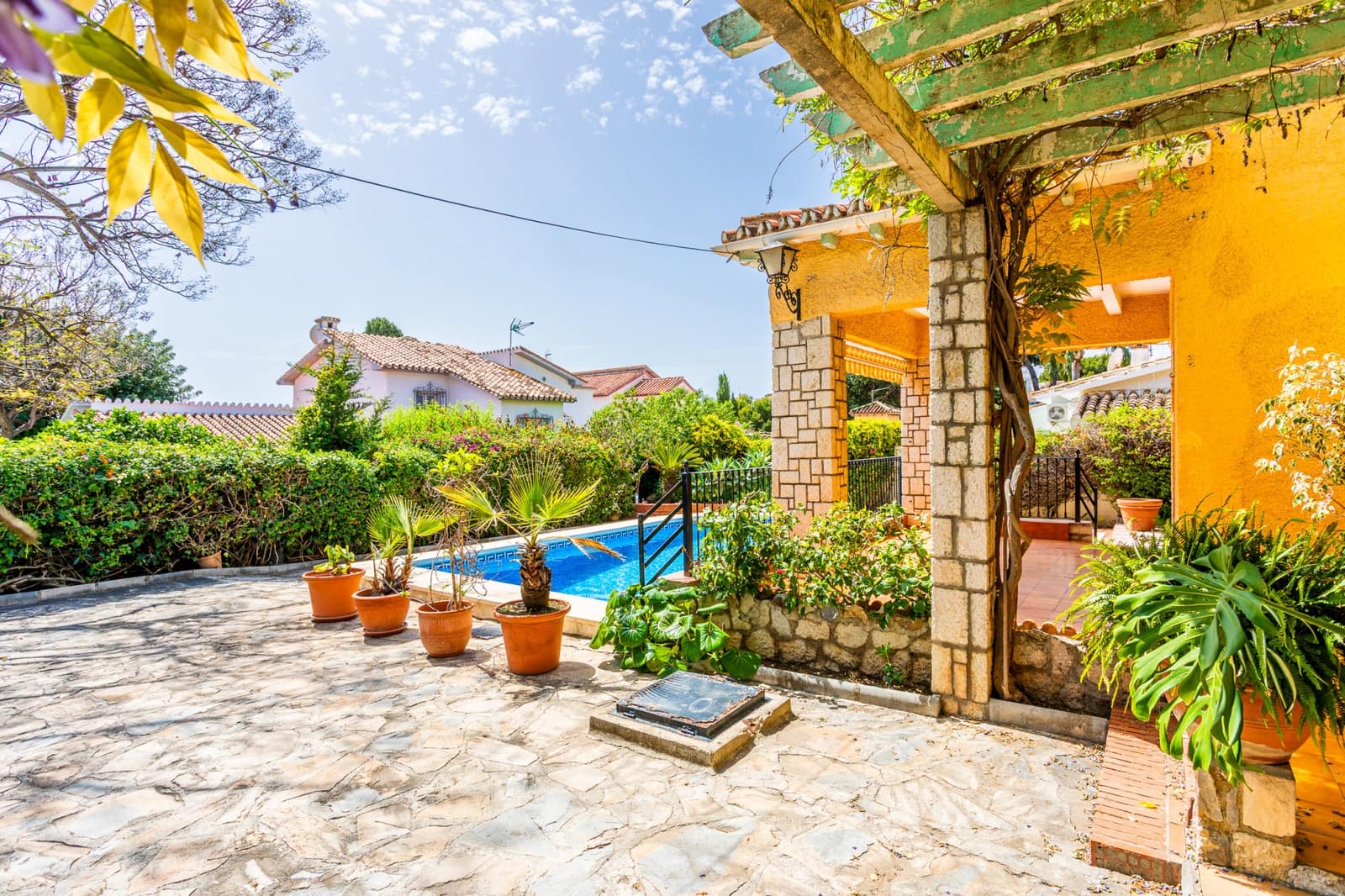 8 slaapkamer Villa te koop in Benalmadena Costa met zwembad - € 1.100.000 (Ref: 8956565)