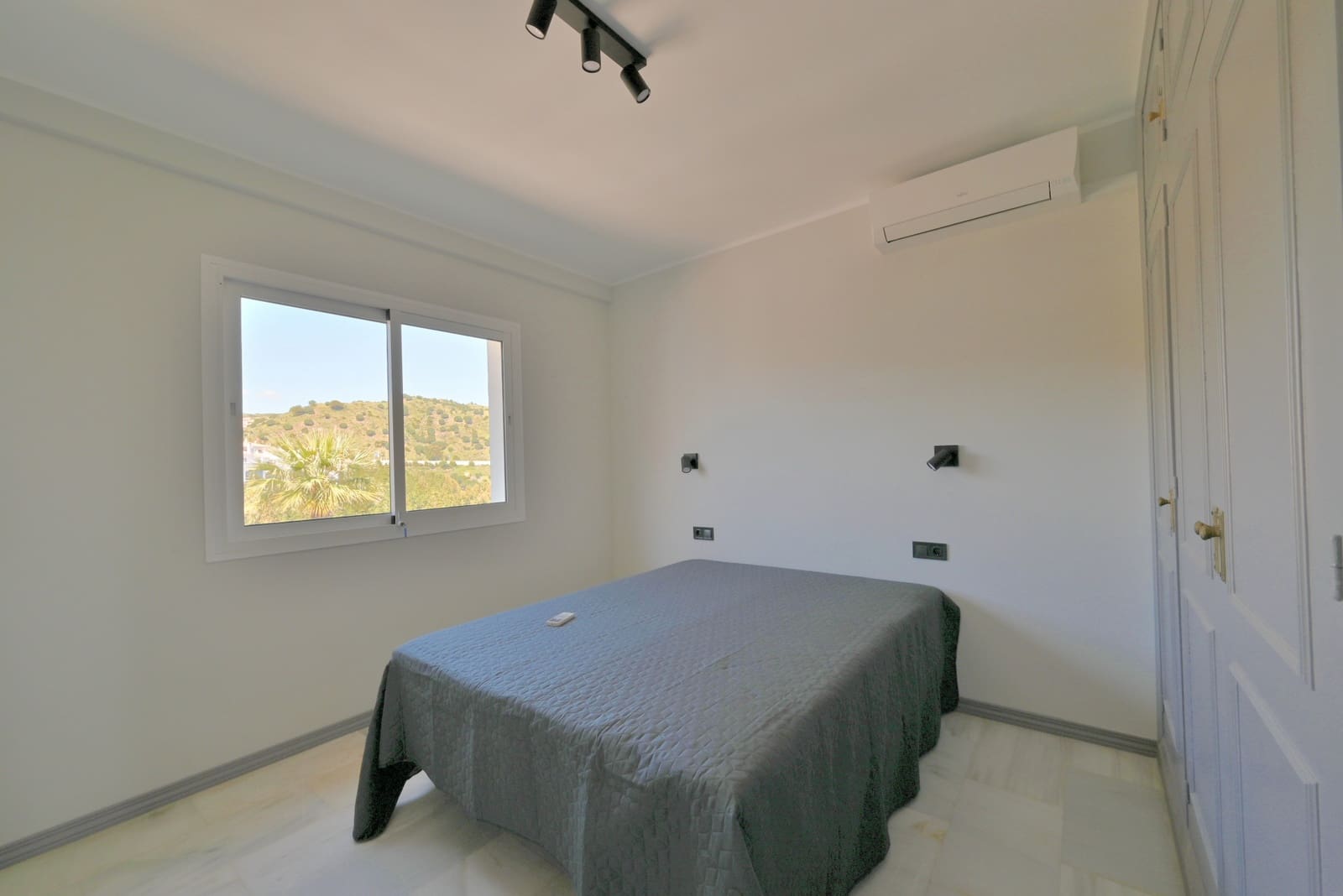 2 quarto Apartamento para venda em Calahonda com piscina - 385 000 € (Ref: 8967832)