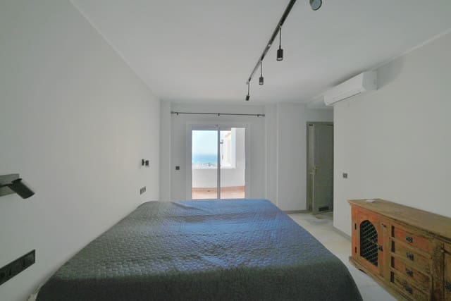 2 bedroom Apartment for sale in Calahonda, Mijas with pool - € 385,000 (Ref: 8967832)