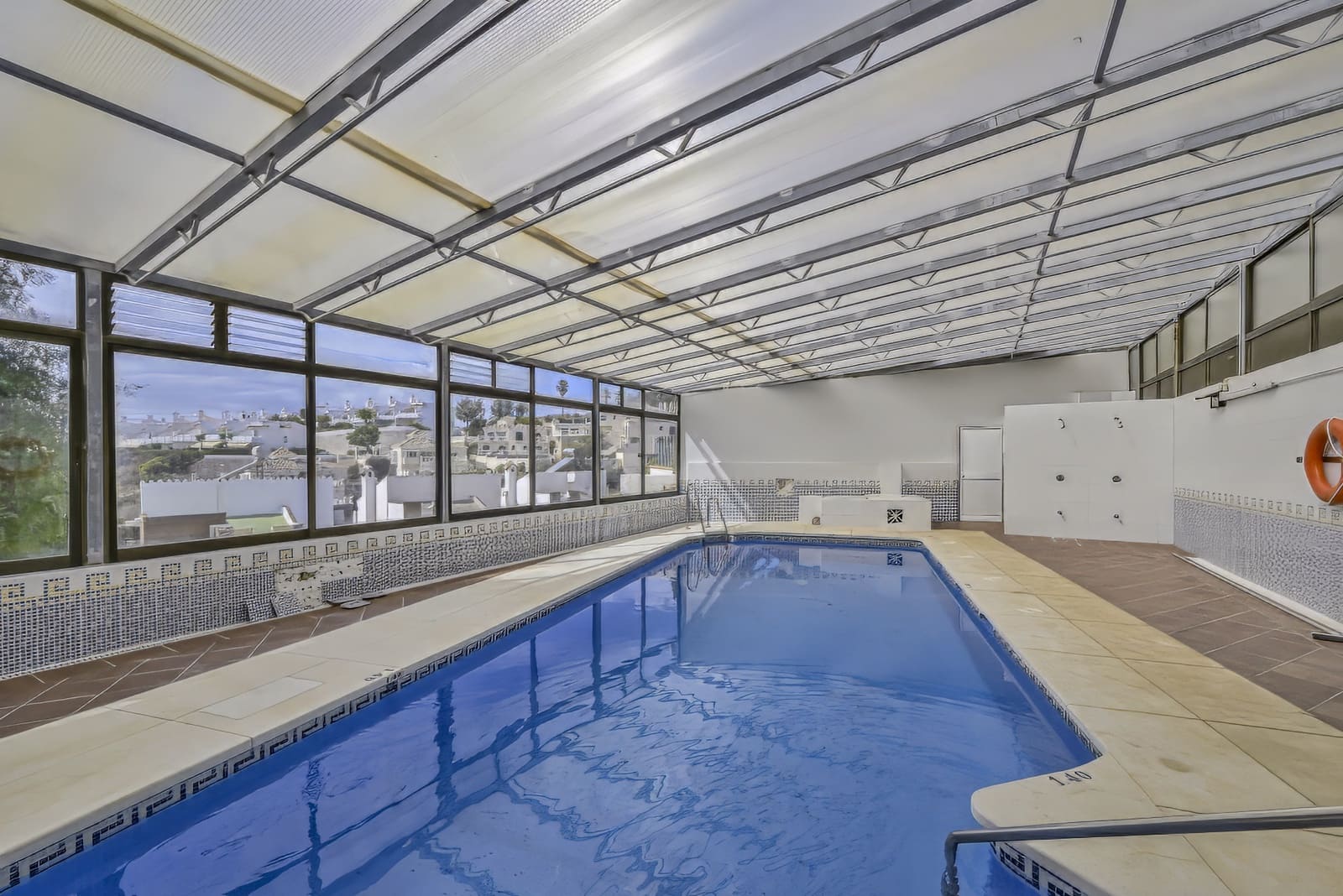 Apartamento de 2 habitaciones en Calahonda en venta con piscina - 375.000 € (Ref: 8967832)