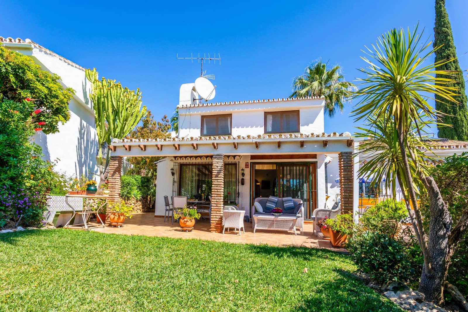 4 soveværelse Villa til salg i Calahonda med swimmingpool garage - € 595.000 (Ref: 8969856)