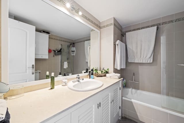 3 sovrum Takvåning till salu i Calahonda, Mijas med pool garage - 415 000 € (Ref: 8982002)