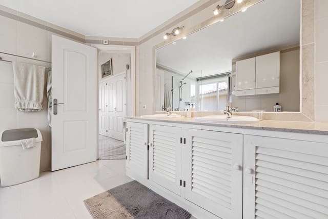 3 sovrum Takvåning till salu i Calahonda, Mijas med pool garage - 415 000 € (Ref: 8982002)