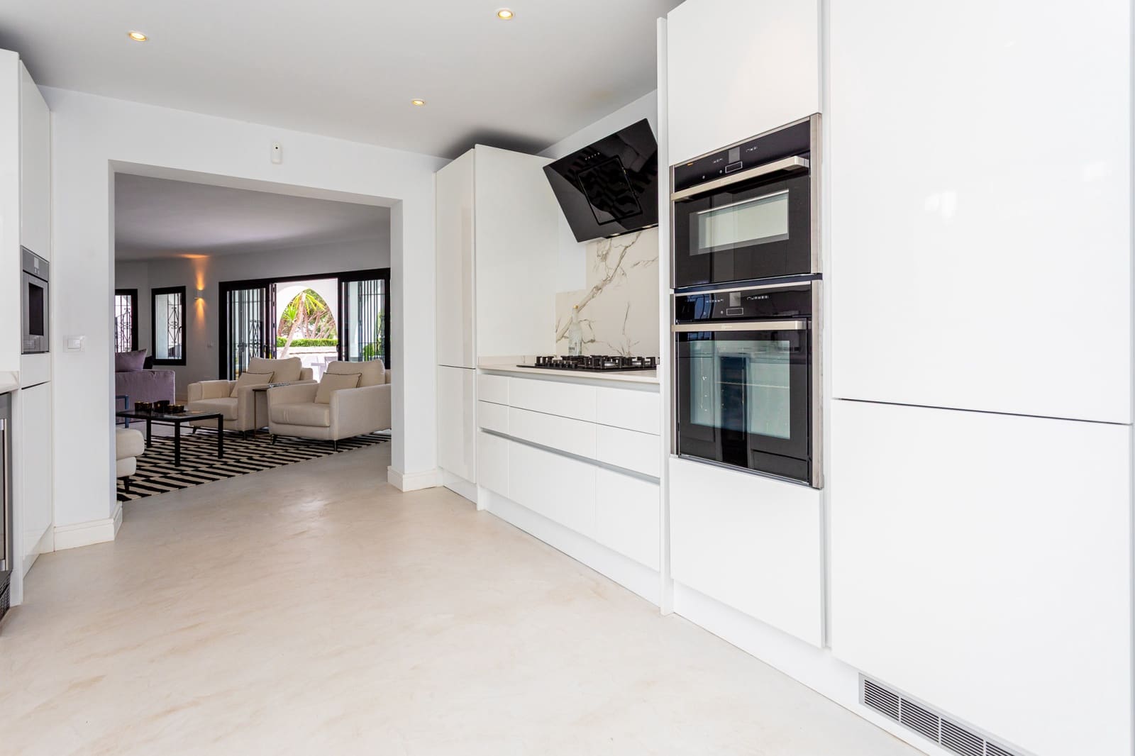 6 soveværelse Villa til salg i Marbella med swimmingpool - € 2.495.000 (Ref: 9004564)