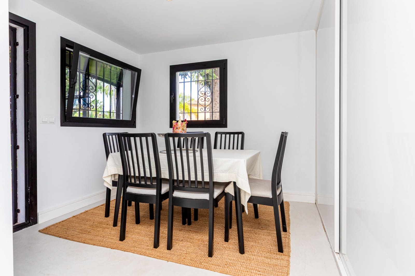 6 soveværelse Villa til salg i Marbella med swimmingpool - € 2.495.000 (Ref: 9004564)