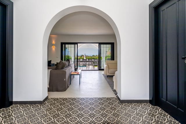 6 sovrum Villa till salu i Marbella med pool - 2 495 000 € (Ref: 9004564)