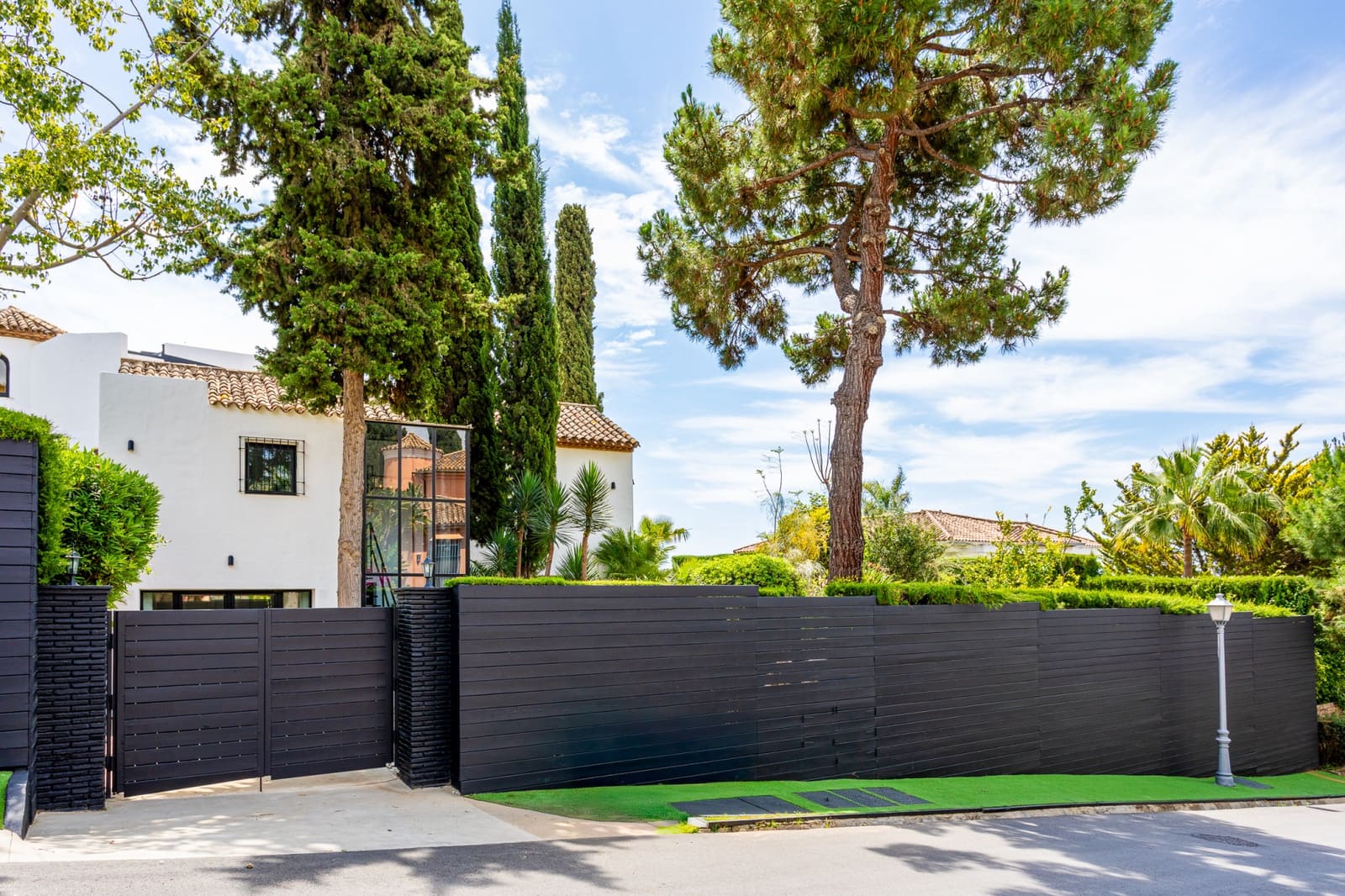 6 soveværelse Villa til salg i Marbella med swimmingpool - € 2.495.000 (Ref: 9004564)