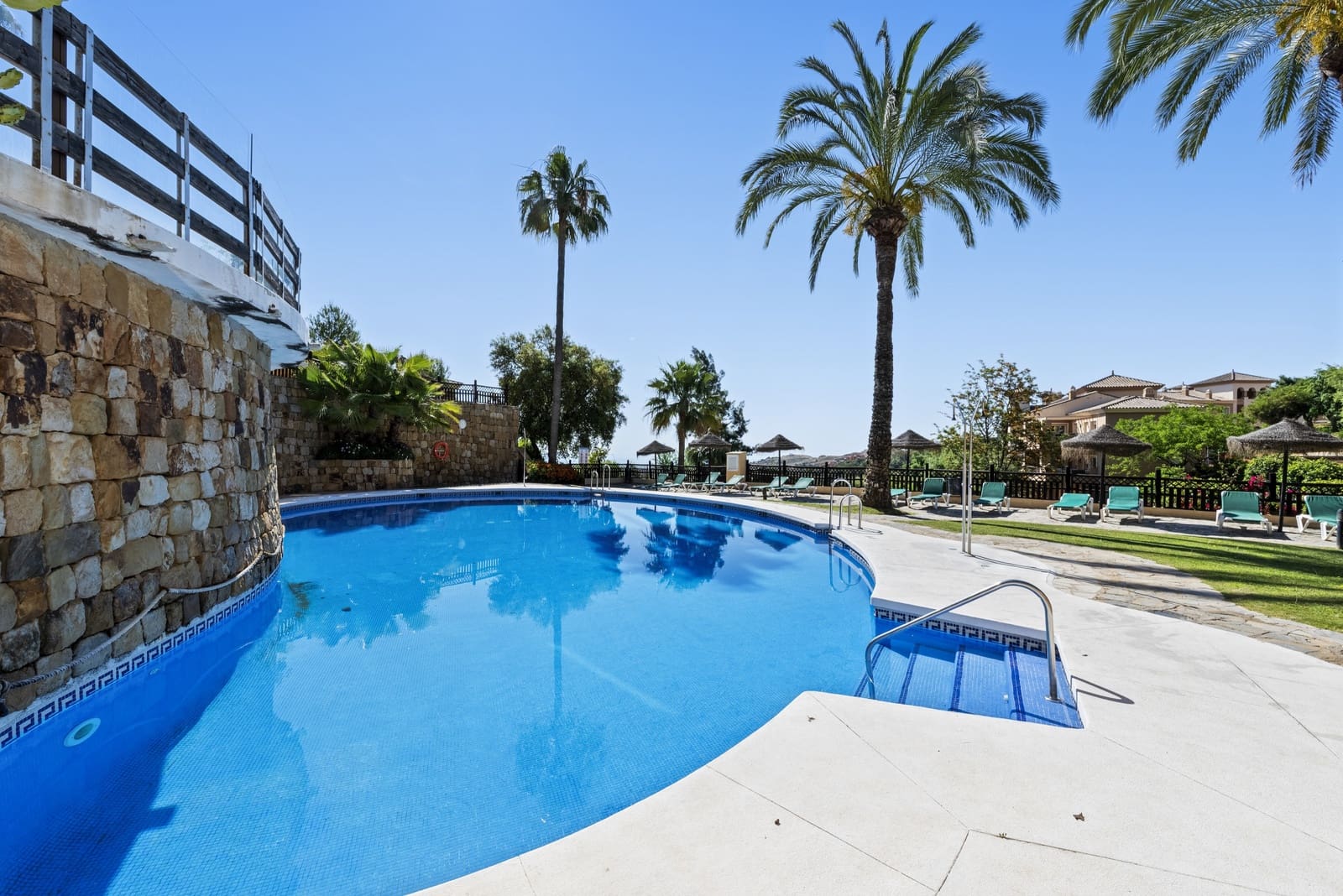 2 makuuhuone Kattohuoneisto myytävänä paikassa Marbella mukana uima-altaan 
autotalli - 370 000 € (Ref: 9022718)