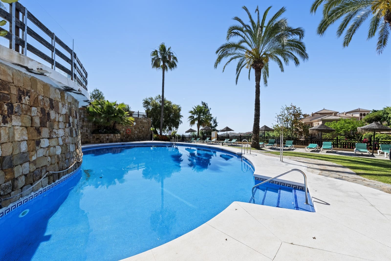 2 makuuhuone Kattohuoneisto myytävänä paikassa Marbella mukana uima-altaan 
autotalli - 370 000 € (Ref: 9022718)