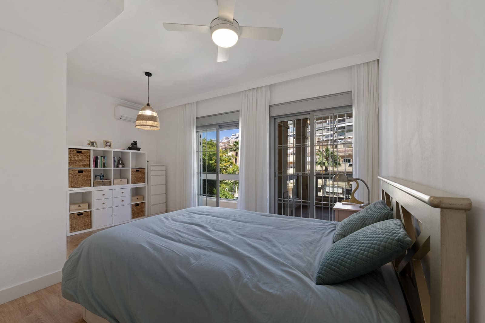 3 soveværelse Semi-Rækkehus til salg i Torrequebrada med swimmingpool garage - € 695.000 (Ref: 9026281)