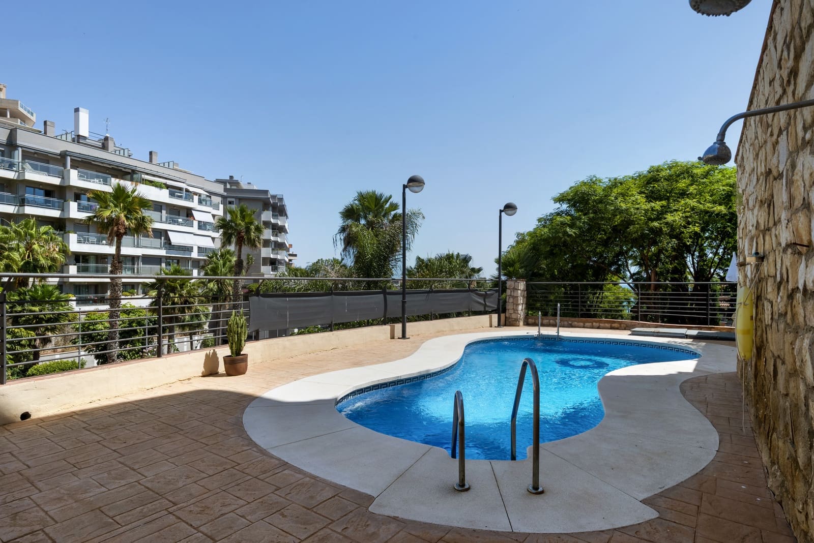 3 soveværelse Semi-Rækkehus til salg i Torrequebrada med swimmingpool garage - € 695.000 (Ref: 9026281)