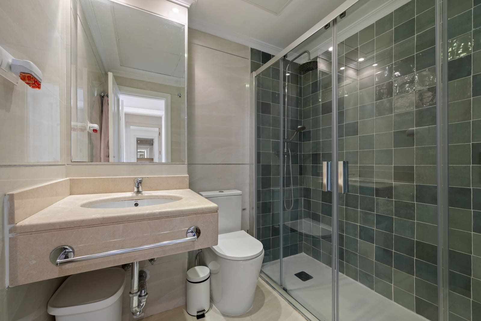 3 soveværelse Semi-Rækkehus til salg i Torrequebrada med swimmingpool garage - € 695.000 (Ref: 9026281)