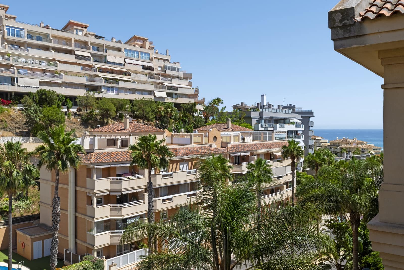 3 soveværelse Semi-Rækkehus til salg i Torrequebrada med swimmingpool garage - € 695.000 (Ref: 9026281)