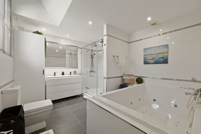 3 chambre Villa/Maison Semi-Mitoyenne à vendre à Torrequebrada, Benalmádena avec piscine garage - 660 000 € (Ref: 9026281)