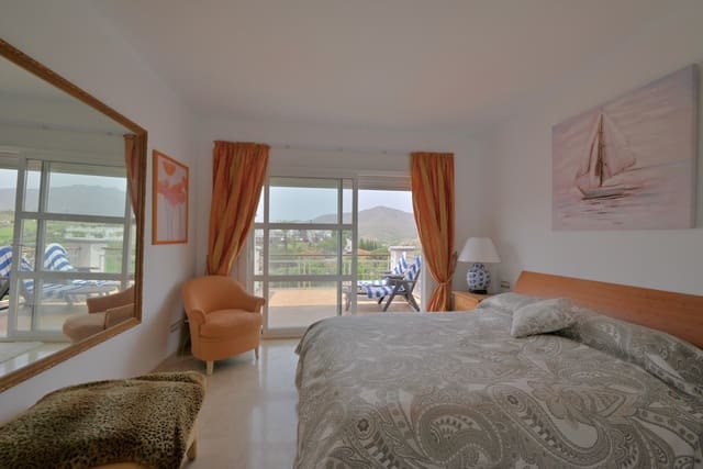 Casa de 3 habitaciones en Mijas Costa, Mijas en venta con piscina garaje - 630.000 € (Ref: 9062030)