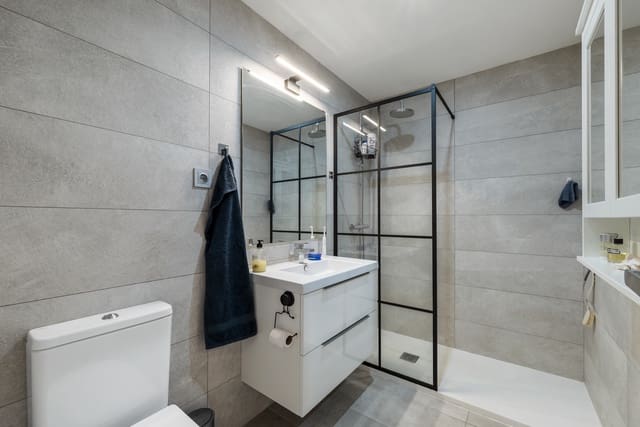 Apartamento de 3 habitaciones en Benalmádena en venta con piscina garaje - 435.000 € (Ref: 9088380)