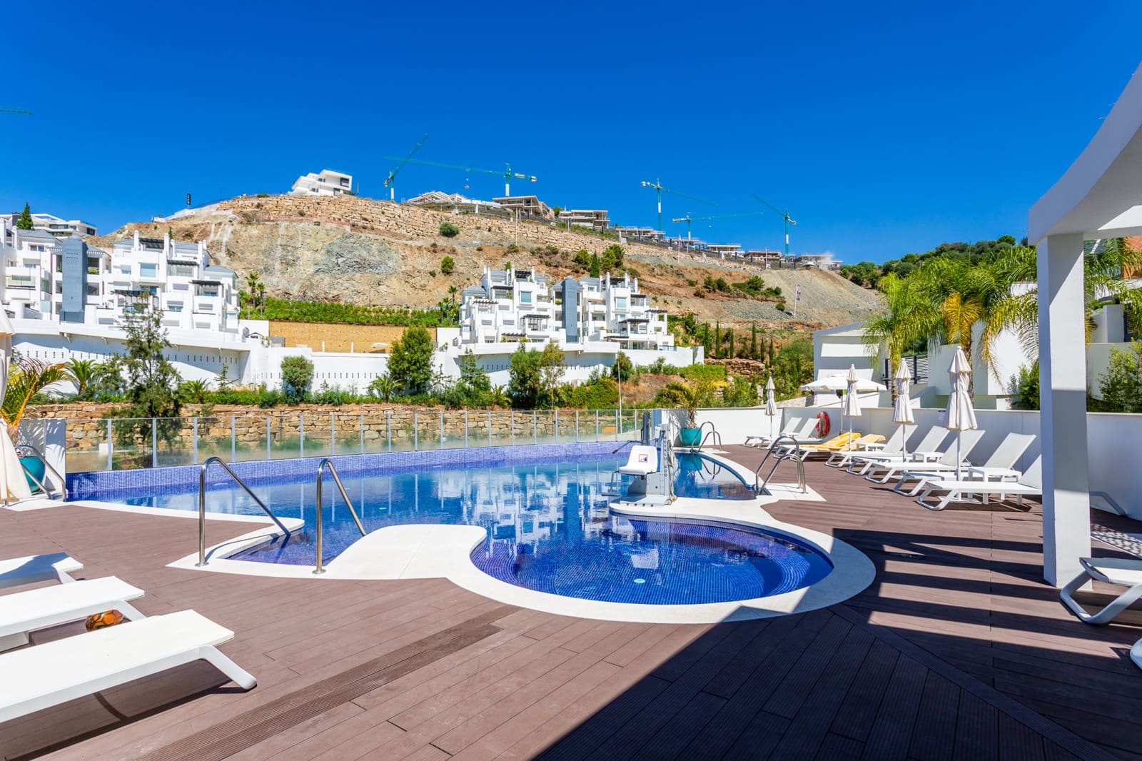 3 soverom Penthouse til salgs i La Quinta med svømmebasseng garasje - € 875 000 (Ref: 9124394)