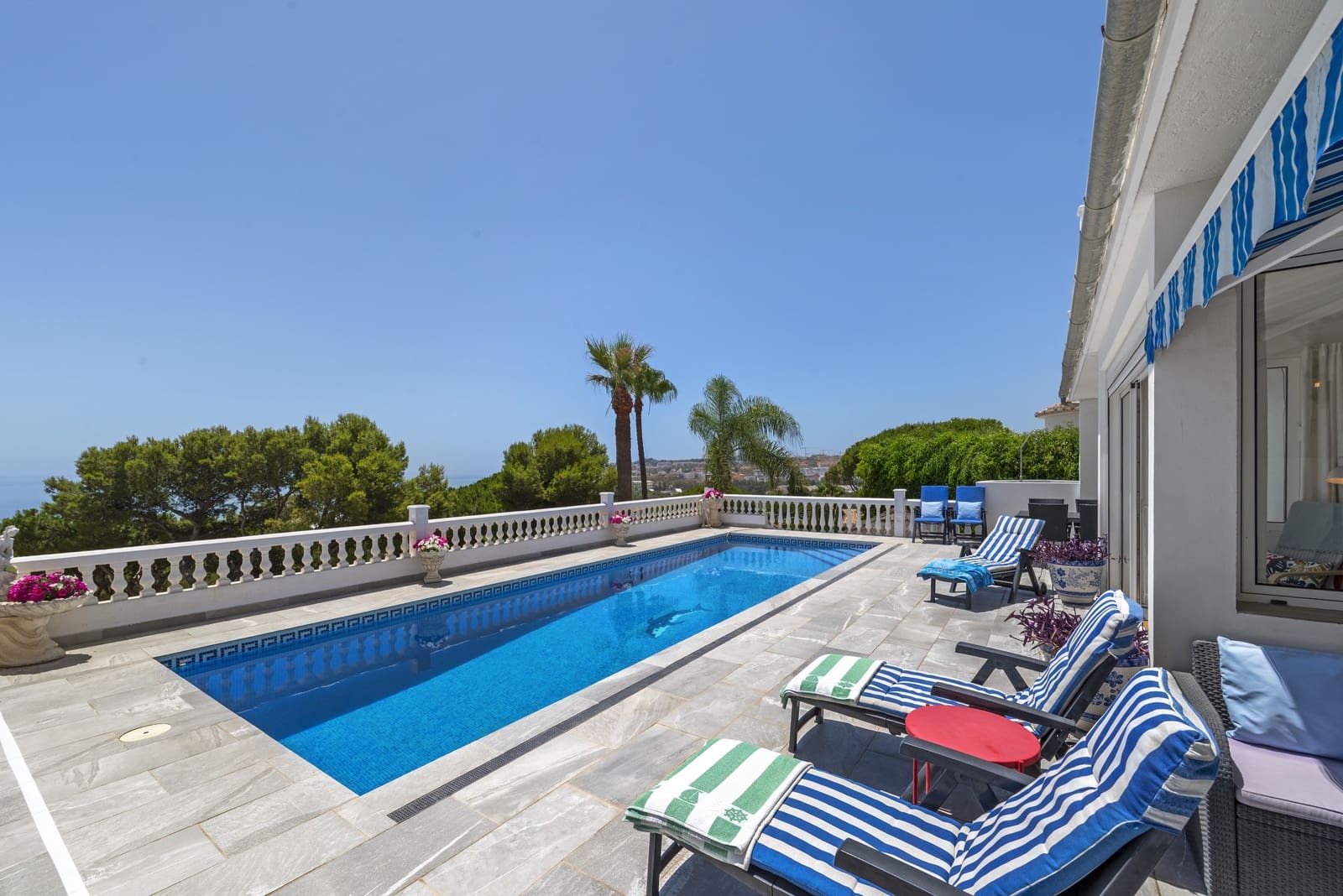 6 soverom Villa til salgs i La Cala de Mijas med svømmebasseng garasje - € 1 795 000 (Ref: 9129386)