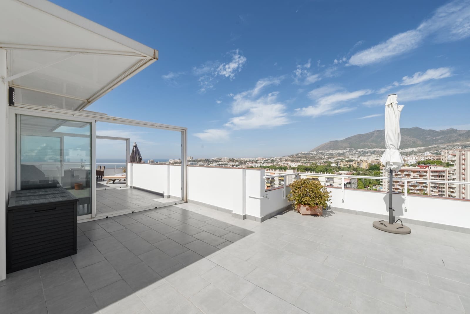 2 sypialnia Penthouse na sprzedaż w Benalmadena Costa z basenem garażem - 699 000 € (Ref: 9132015)