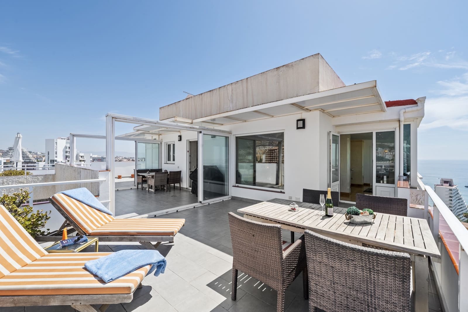 2 sypialnia Penthouse na sprzedaż w Benalmadena Costa z basenem garażem - 699 000 € (Ref: 9132015)