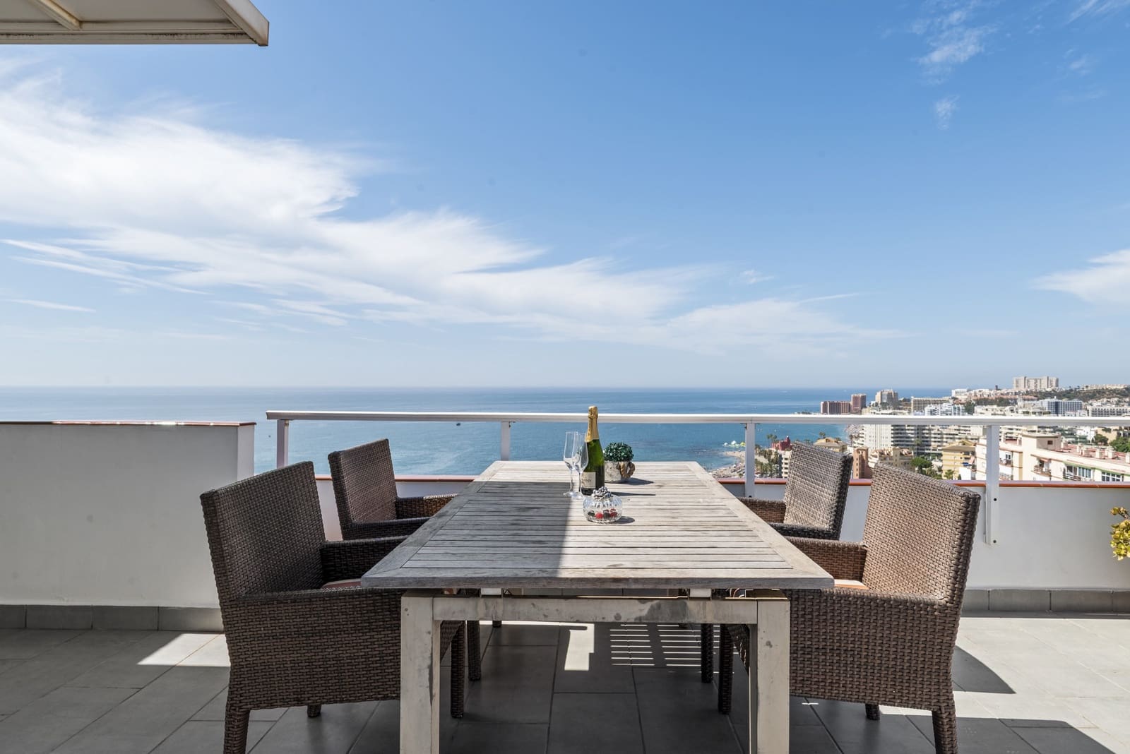 2 sypialnia Penthouse na sprzedaż w Benalmadena Costa z basenem garażem - 699 000 € (Ref: 9132015)