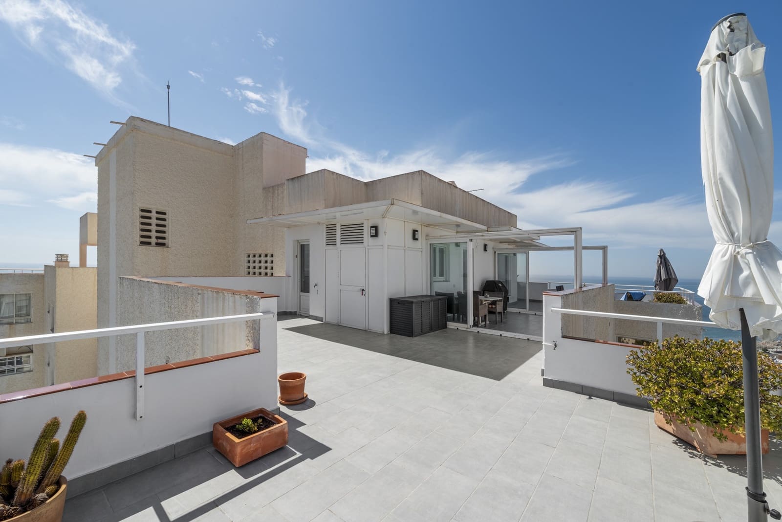 2 sypialnia Penthouse na sprzedaż w Benalmadena Costa z basenem garażem - 699 000 € (Ref: 9132015)