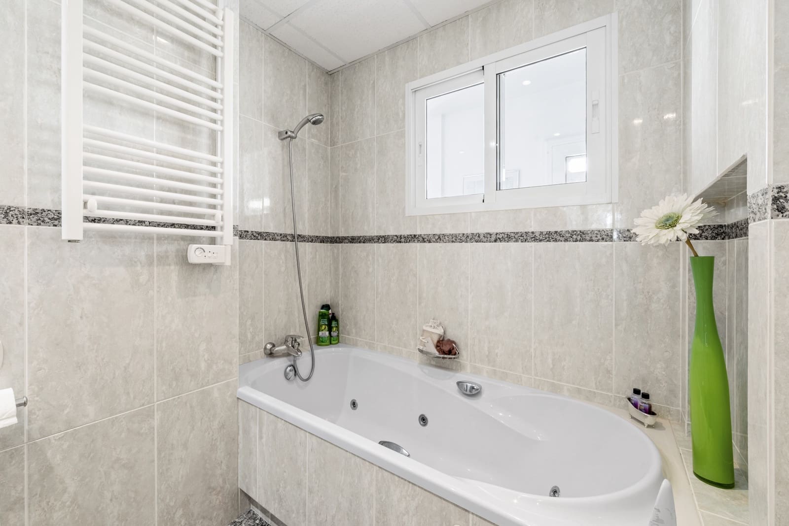 2 sypialnia Penthouse na sprzedaż w Benalmadena Costa z basenem garażem - 699 000 € (Ref: 9132015)