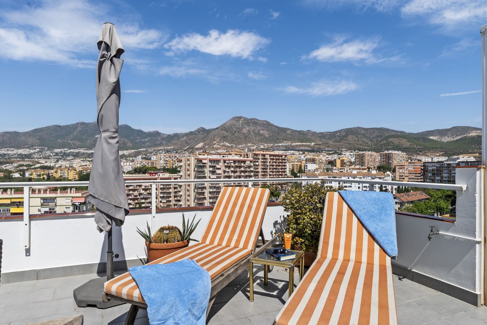 2 sypialnia Penthouse na sprzedaż w Benalmadena Costa z basenem garażem - 699 000 € (Ref: 9132015)