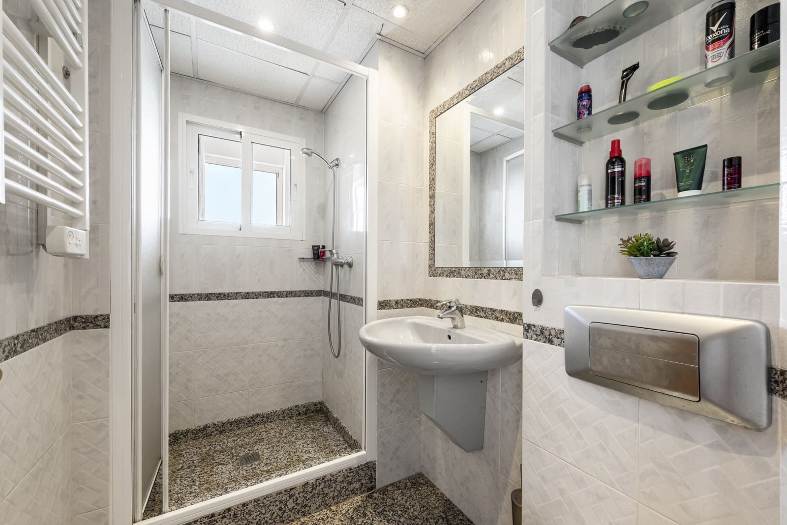 2 sypialnia Penthouse na sprzedaż w Benalmadena Costa z basenem garażem - 699 000 € (Ref: 9132015)