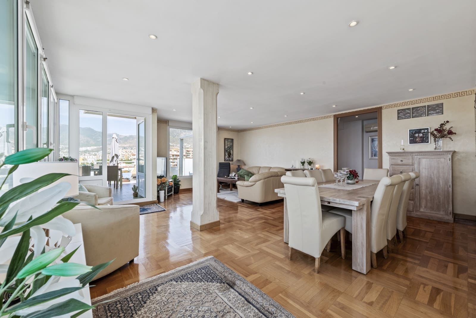 2 sypialnia Penthouse na sprzedaż w Benalmadena Costa z basenem garażem - 699 000 € (Ref: 9132015)