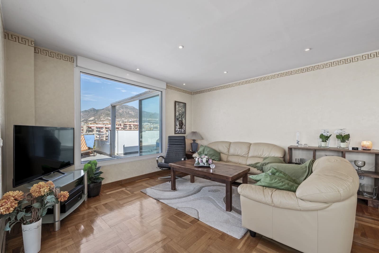 2 sypialnia Penthouse na sprzedaż w Benalmadena Costa z basenem garażem - 699 000 € (Ref: 9132015)