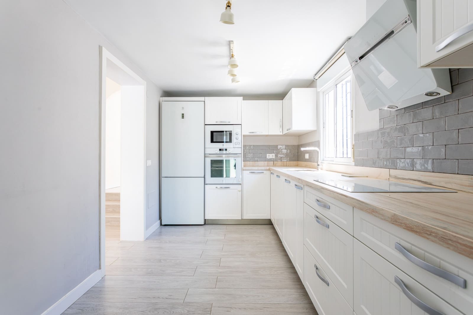 3 bedroom Villa for sale in Calahonda with pool garage - € 695,000 (Ref: 9159202)