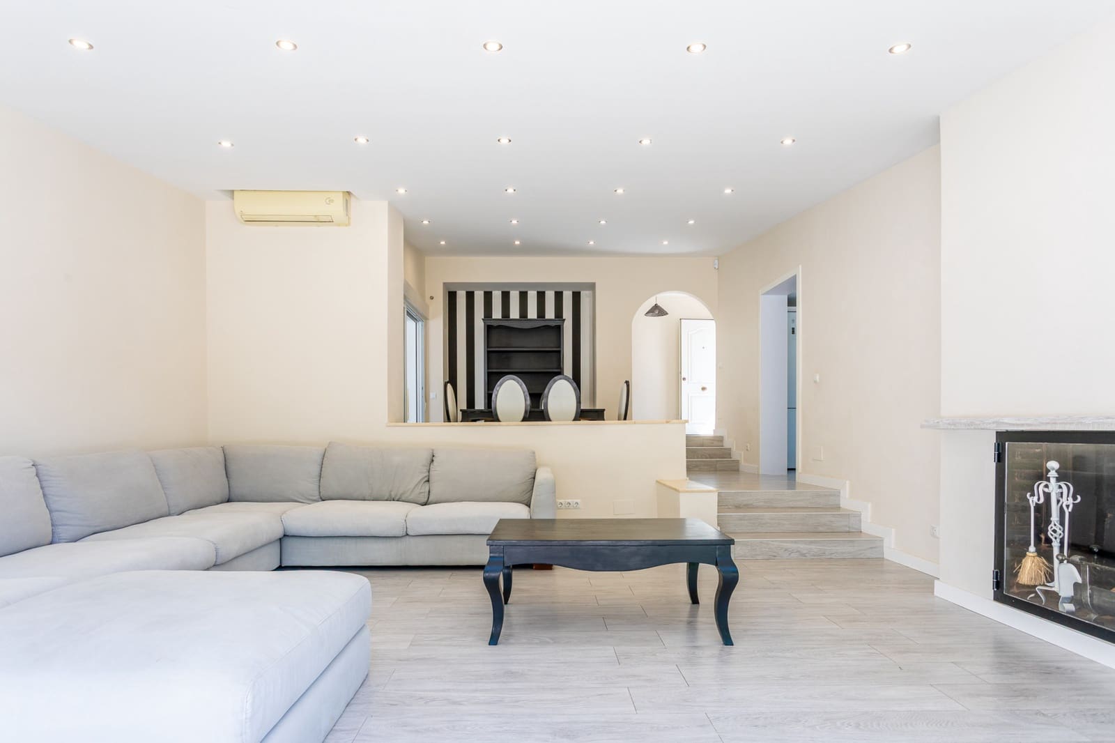 3 bedroom Villa for sale in Calahonda with pool garage - € 695,000 (Ref: 9159202)