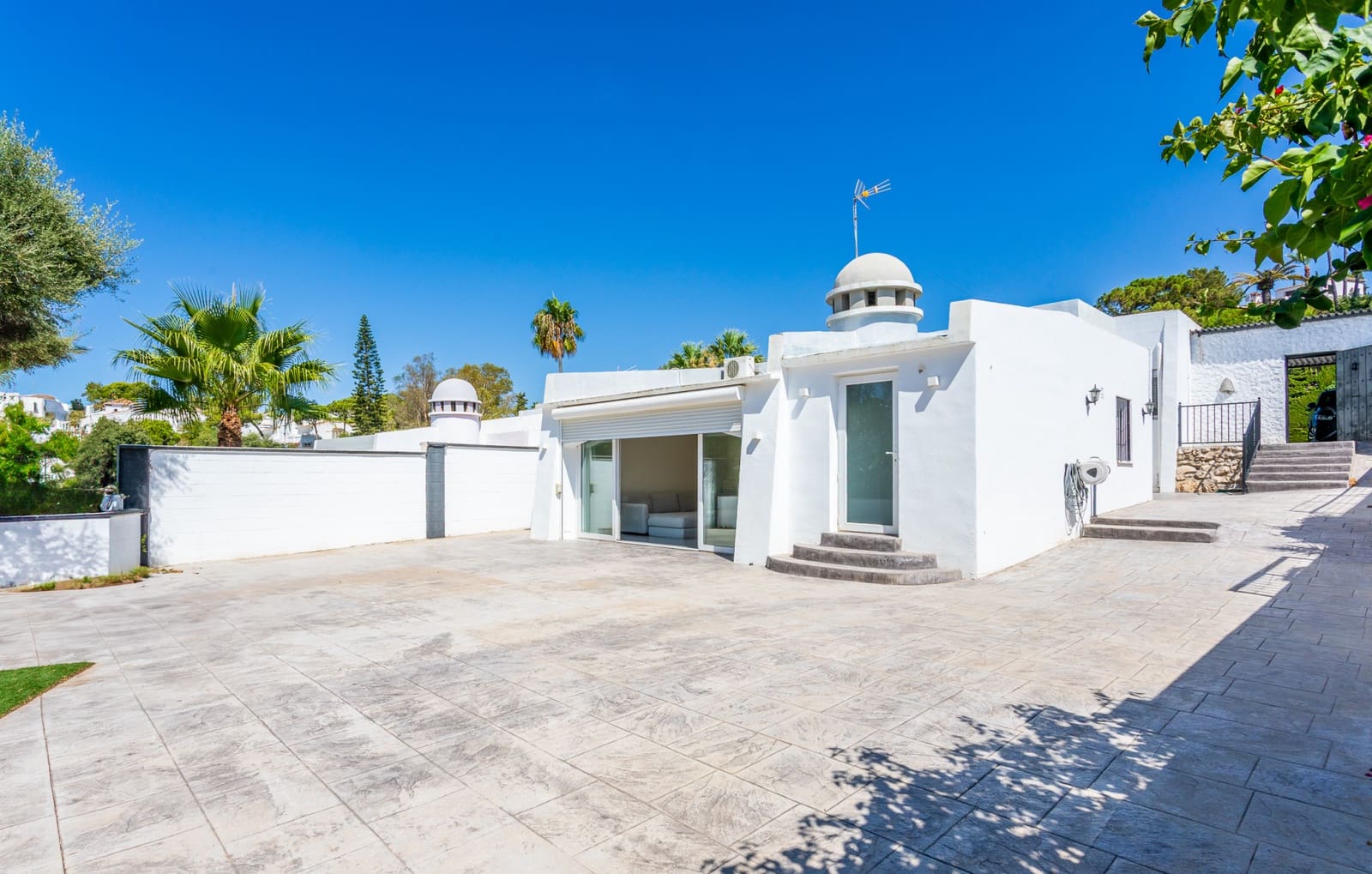 3 bedroom Villa for sale in Calahonda with pool garage - € 695,000 (Ref: 9159202)