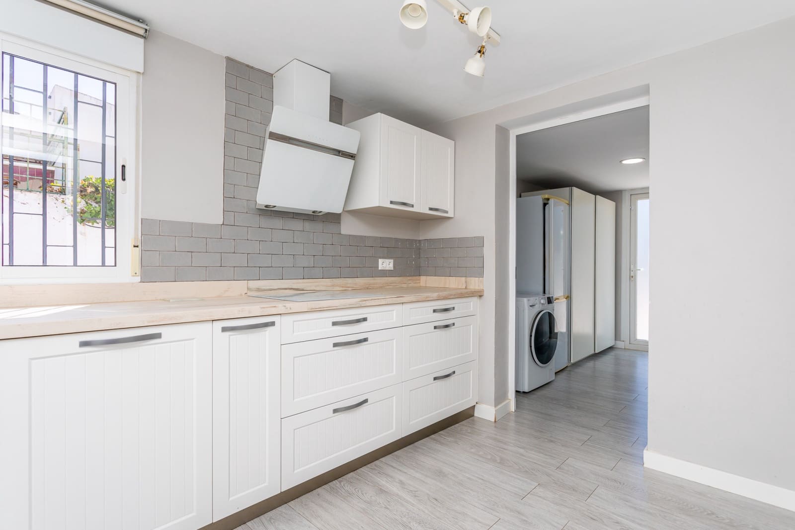 3 bedroom Villa for sale in Calahonda with pool garage - € 695,000 (Ref: 9159202)