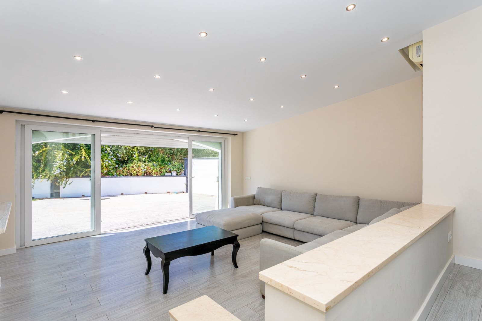 3 bedroom Villa for sale in Calahonda with pool garage - € 695,000 (Ref: 9159202)