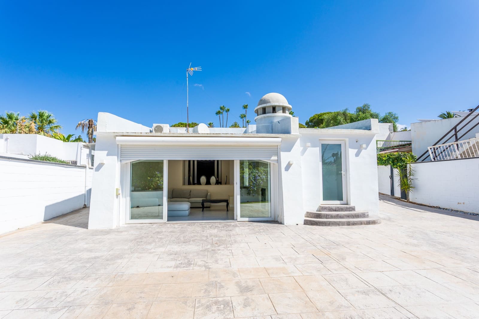 3 bedroom Villa for sale in Calahonda with pool garage - € 695,000 (Ref: 9159202)