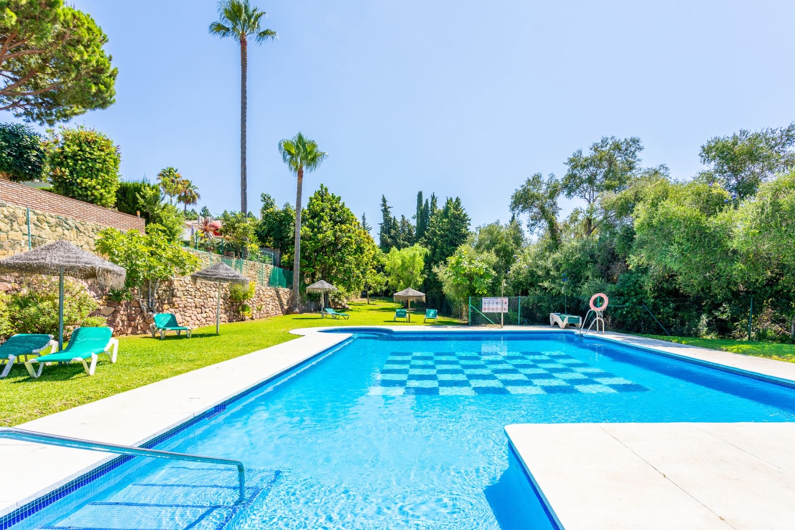 3 bedroom Villa for sale in Calahonda with pool garage - € 695,000 (Ref: 9159202)