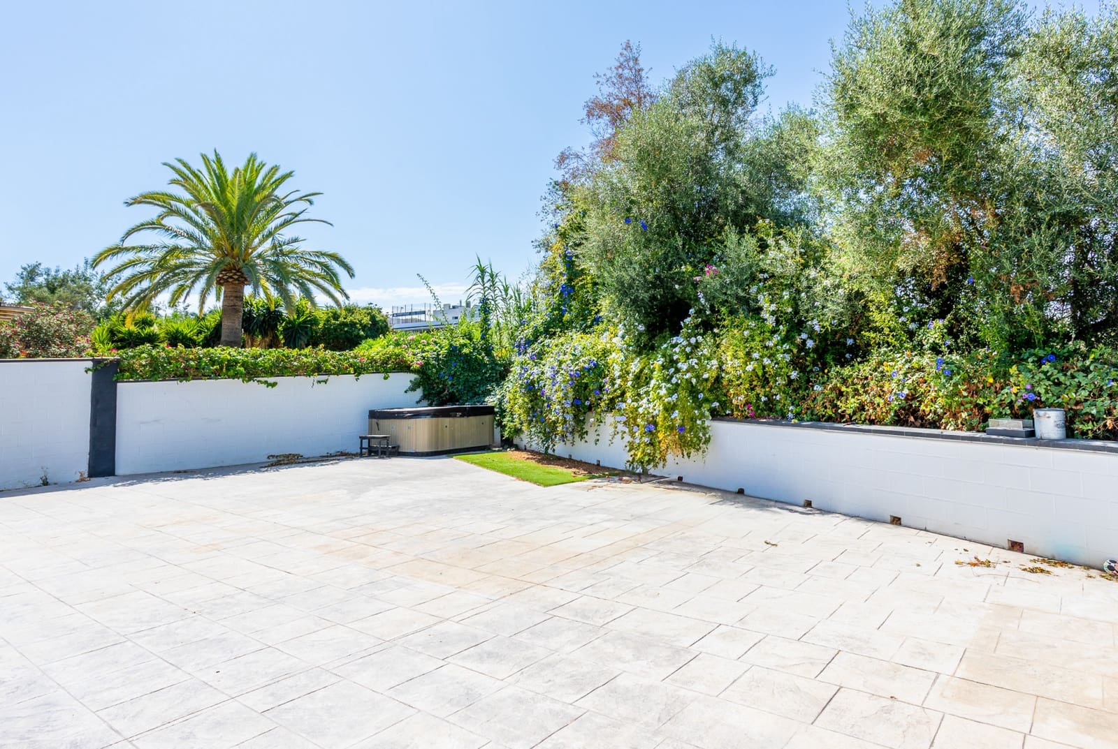 3 bedroom Villa for sale in Calahonda with pool garage - € 695,000 (Ref: 9159202)