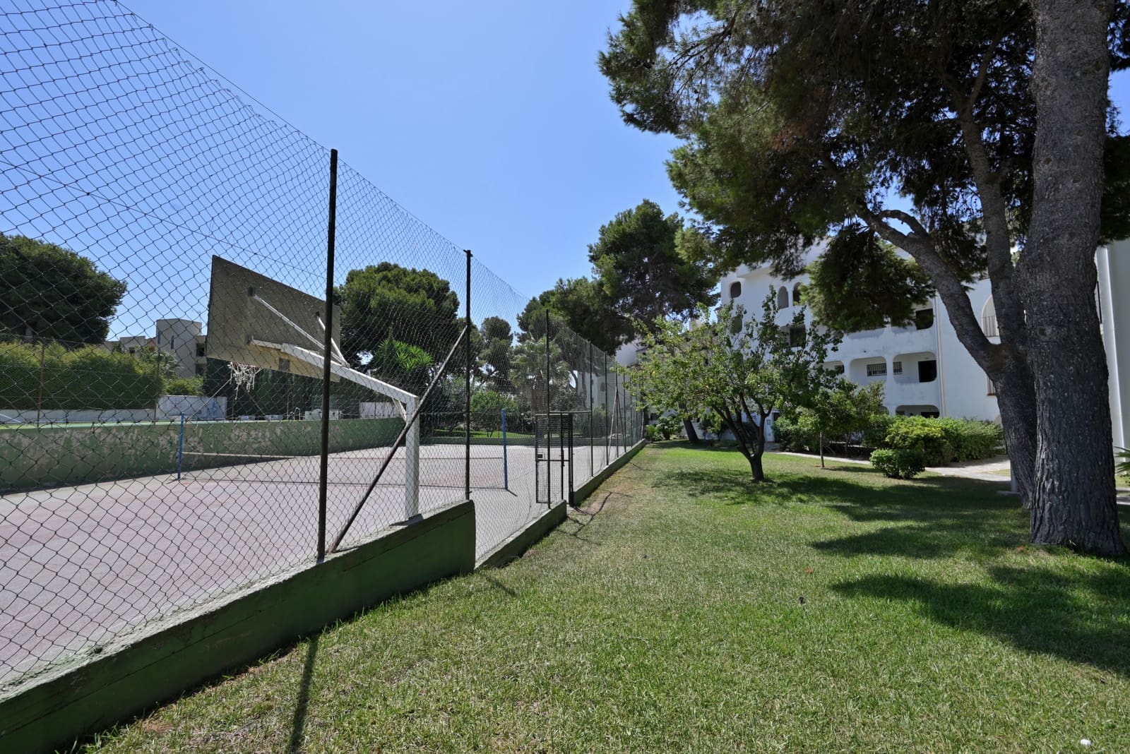 1 bedroom Apartment for sale in Calahonda with pool - € 185,000 (Ref: 9165439)