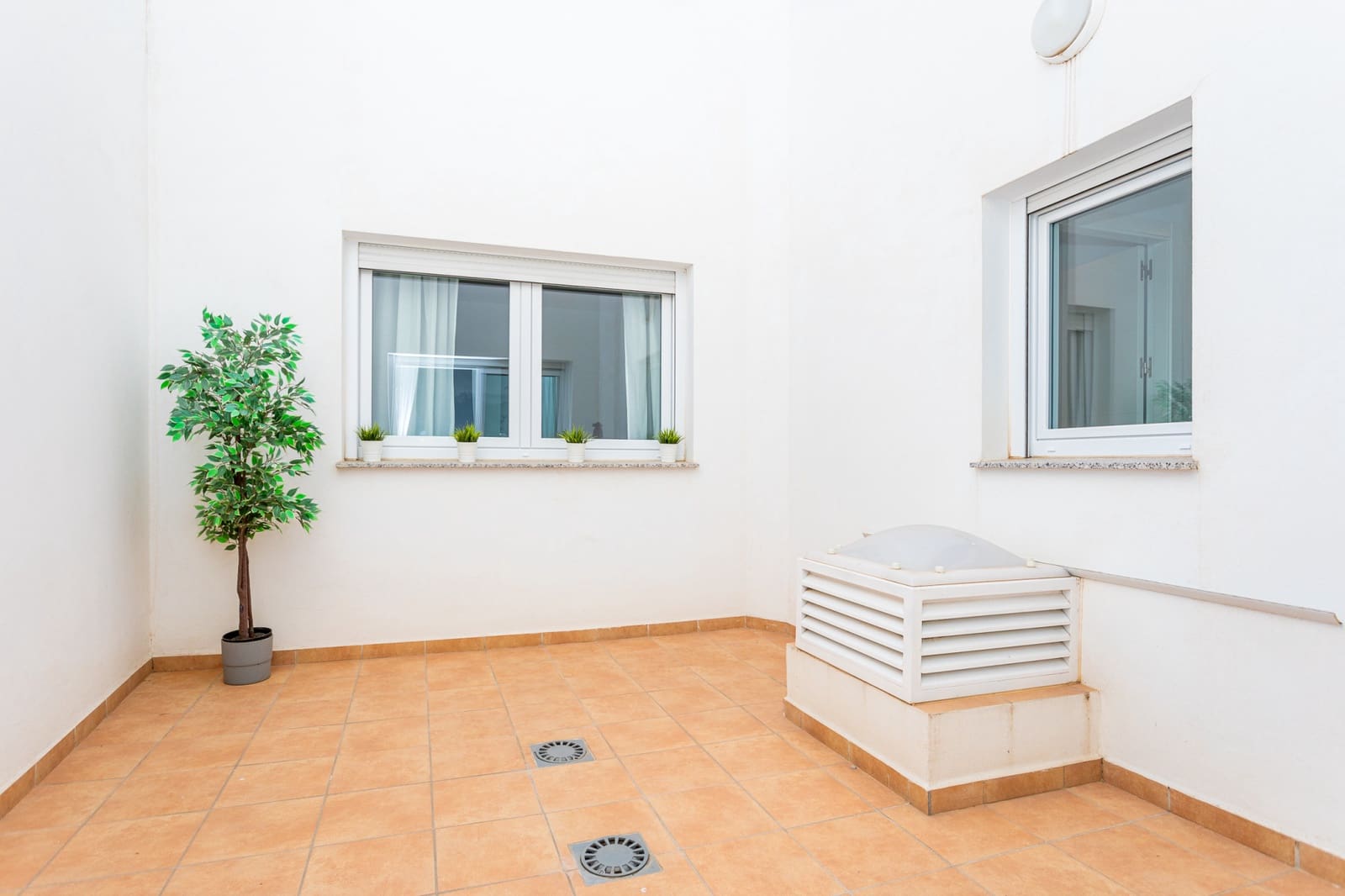 17 bedroom Hotel for sale in La Cala de Mijas with garage - € 5,450,000 (Ref: 9166773)