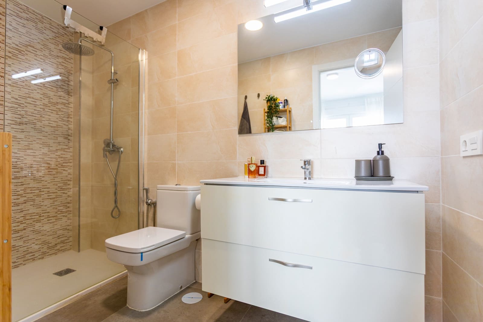 17 bedroom Hotel for sale in La Cala de Mijas with garage - € 5,450,000 (Ref: 9166773)