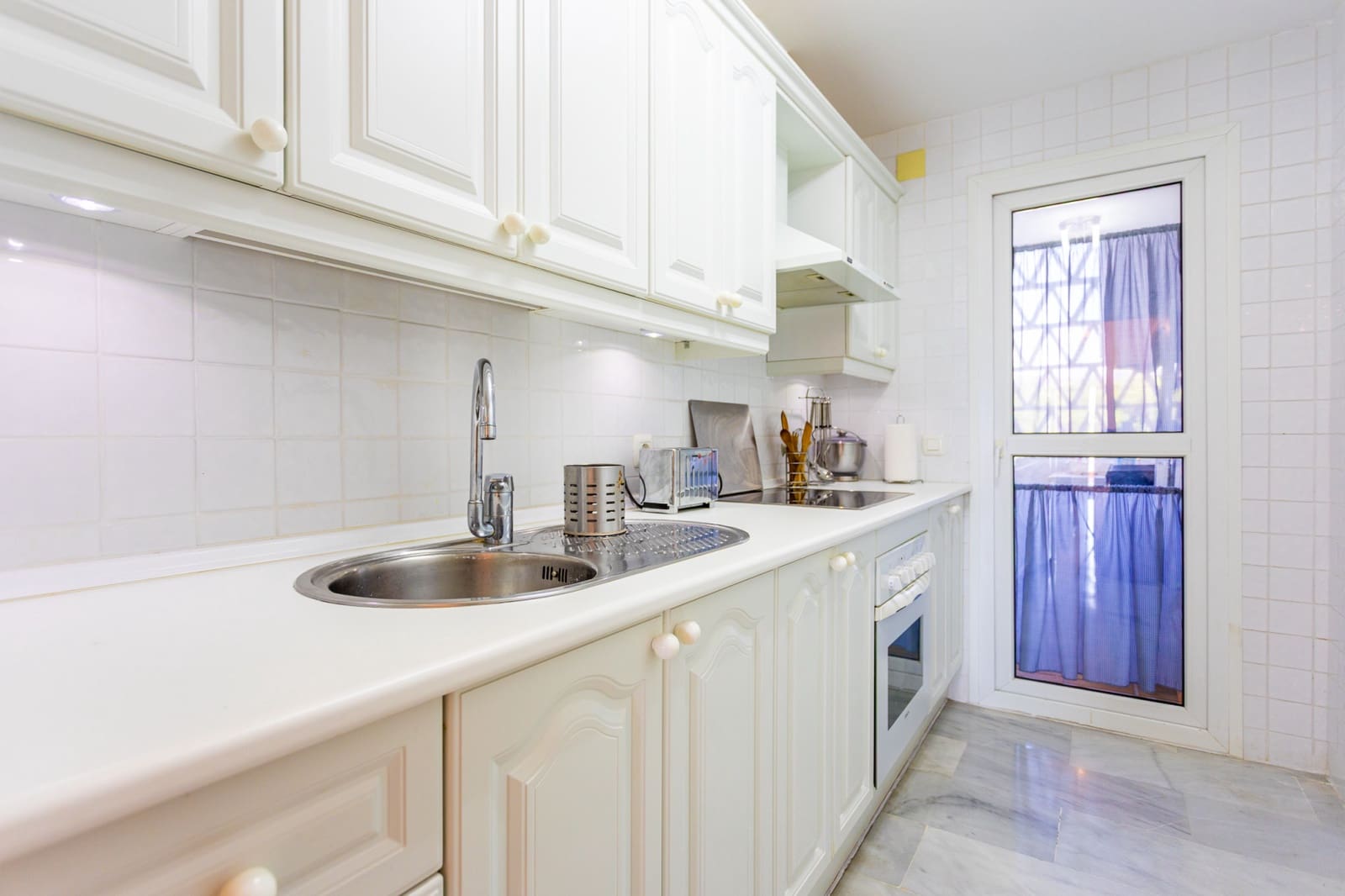 1 soverom Leilighet til salgs i Calahonda med svømmebasseng garasje - € 420 000 (Ref: 9186569)