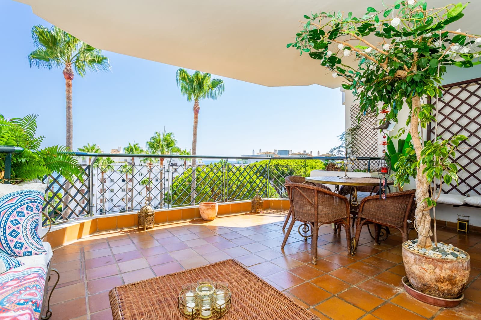 1 soverom Leilighet til salgs i Calahonda med svømmebasseng garasje - € 420 000 (Ref: 9186569)