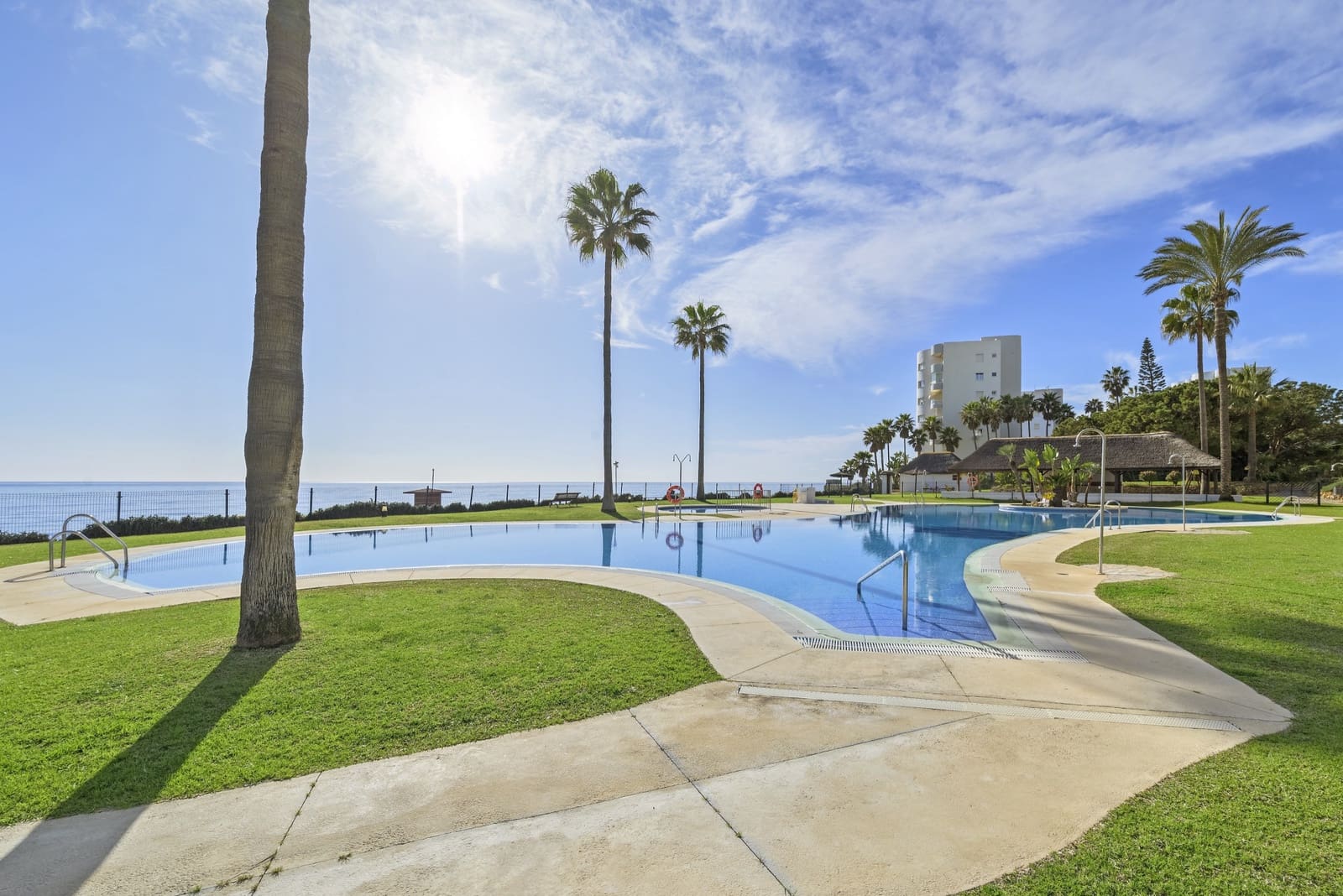 1 soverom Leilighet til salgs i Calahonda med svømmebasseng garasje - € 420 000 (Ref: 9186569)