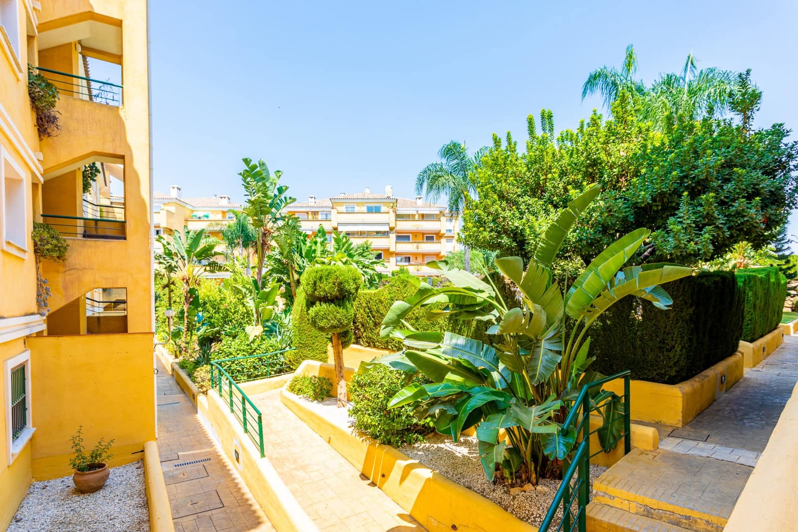 3 bedroom Apartment for sale in Riviera del Sol with pool garage - € 330,000 (Ref: 9187902)