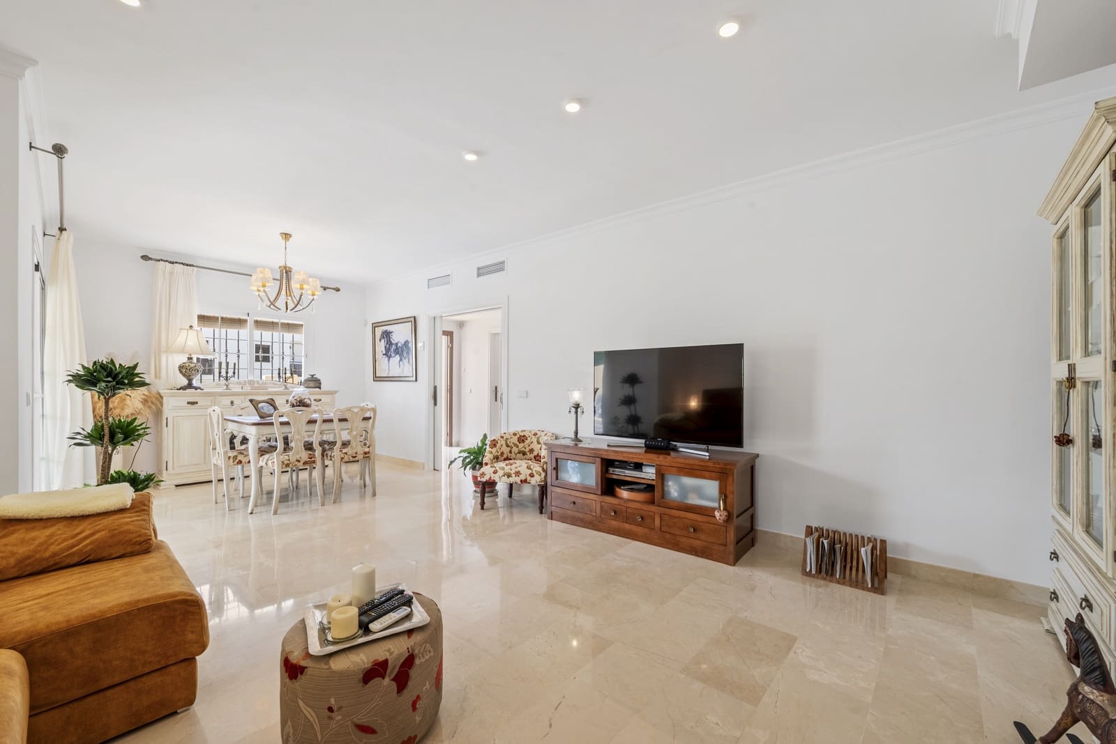 3 slaapkamer Villa te koop in Riviera del Sol met zwembad garage - € 749.000 (Ref: 9191993)