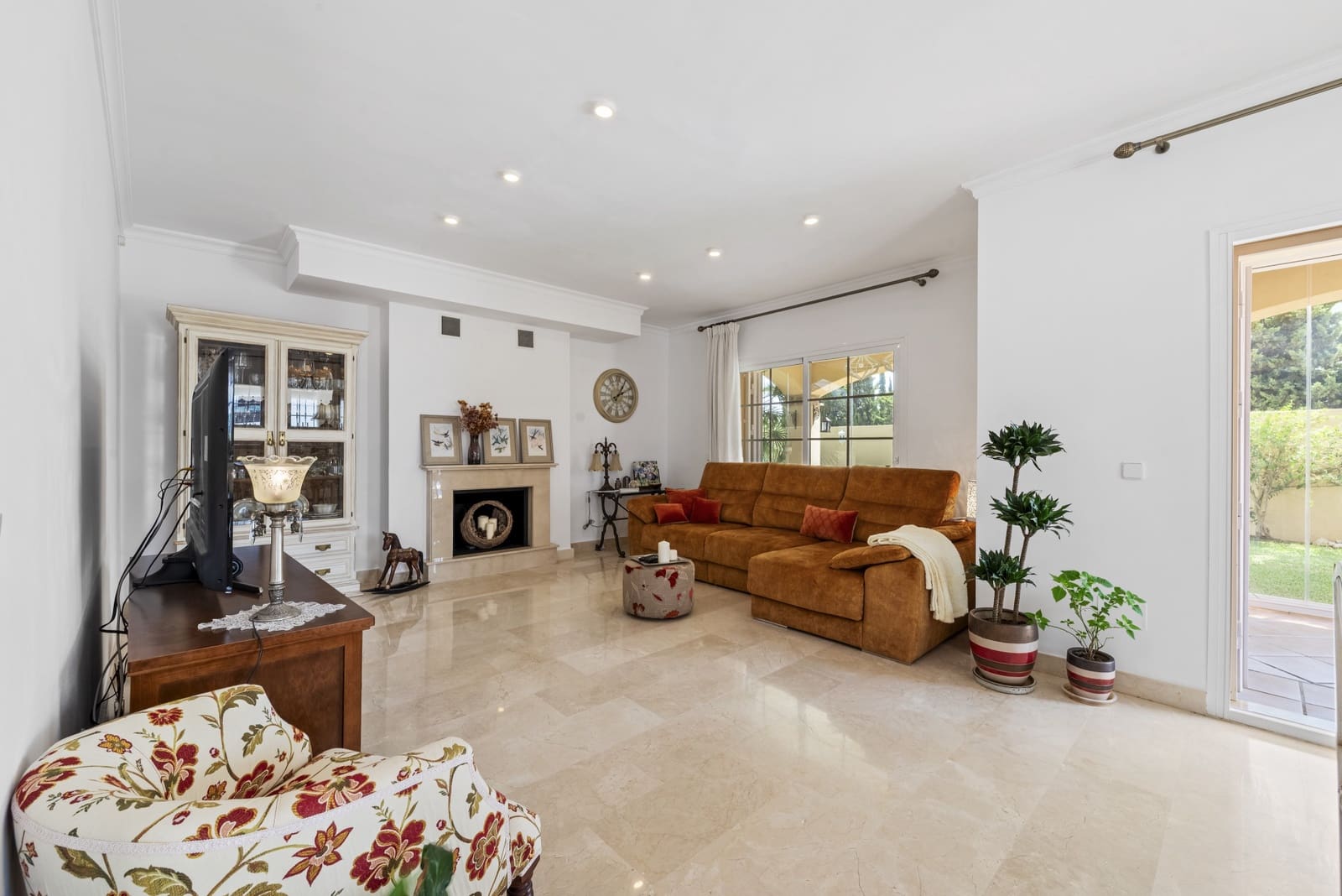 3 slaapkamer Villa te koop in Riviera del Sol met zwembad garage - € 749.000 (Ref: 9191993)