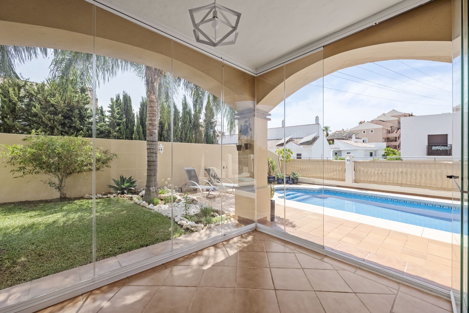 3 slaapkamer Villa te koop in Riviera del Sol met zwembad garage - € 749.000 (Ref: 9191993)